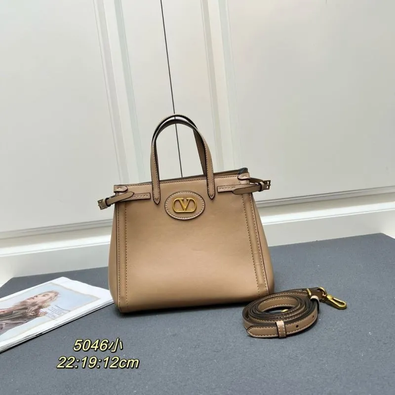 Valentino Shopping Bags-151