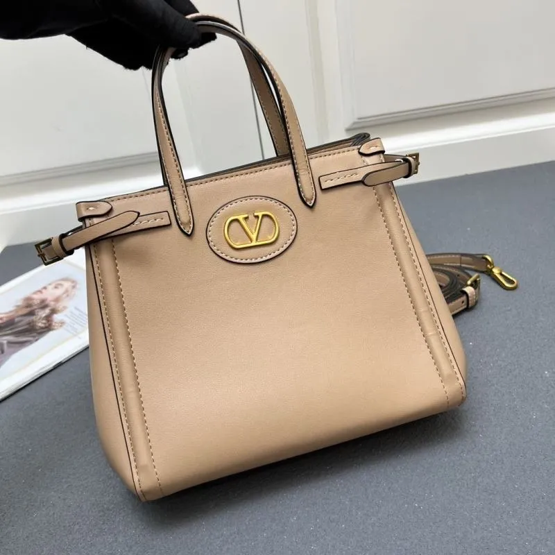 Alternative view of Valentino Shopping Bags-151