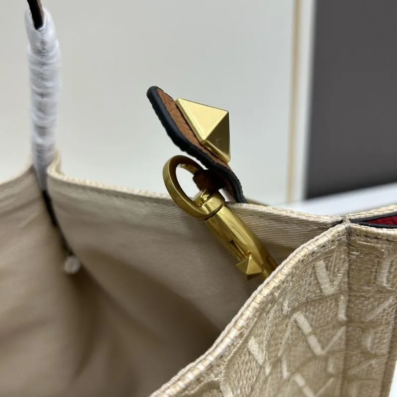 Valentino 20247 Beige Tote Bag with Small Pouch - Image 5