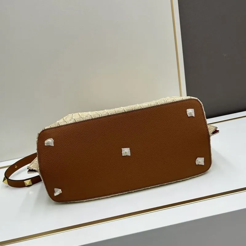 Valentino 20247 Beige Tote Bag with Small Pouch - Image 6