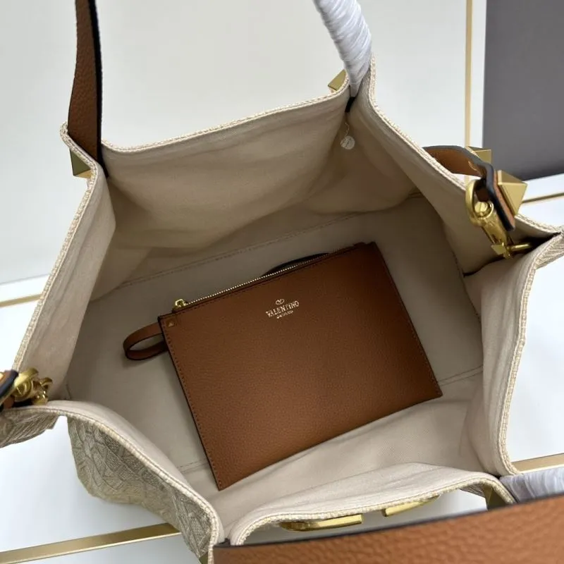 Valentino 20247 Beige Tote Bag with Small Pouch - Image 7