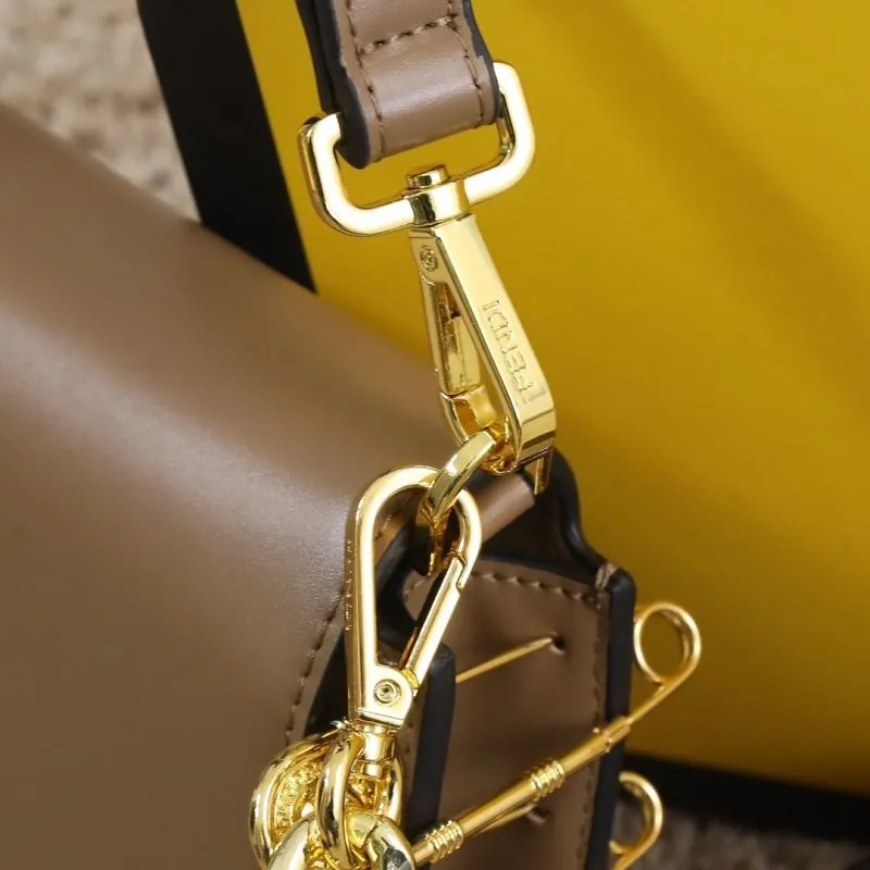 Fendi Brown Leather Chain Shoulder Handbag - Image 4