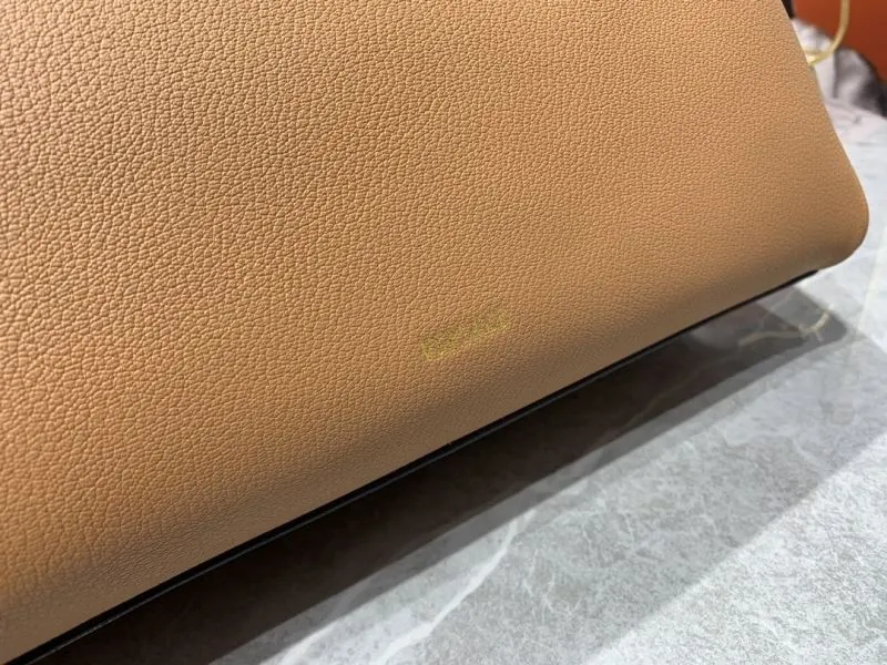 Versace Tan Leather Handbag 182 - Image 6