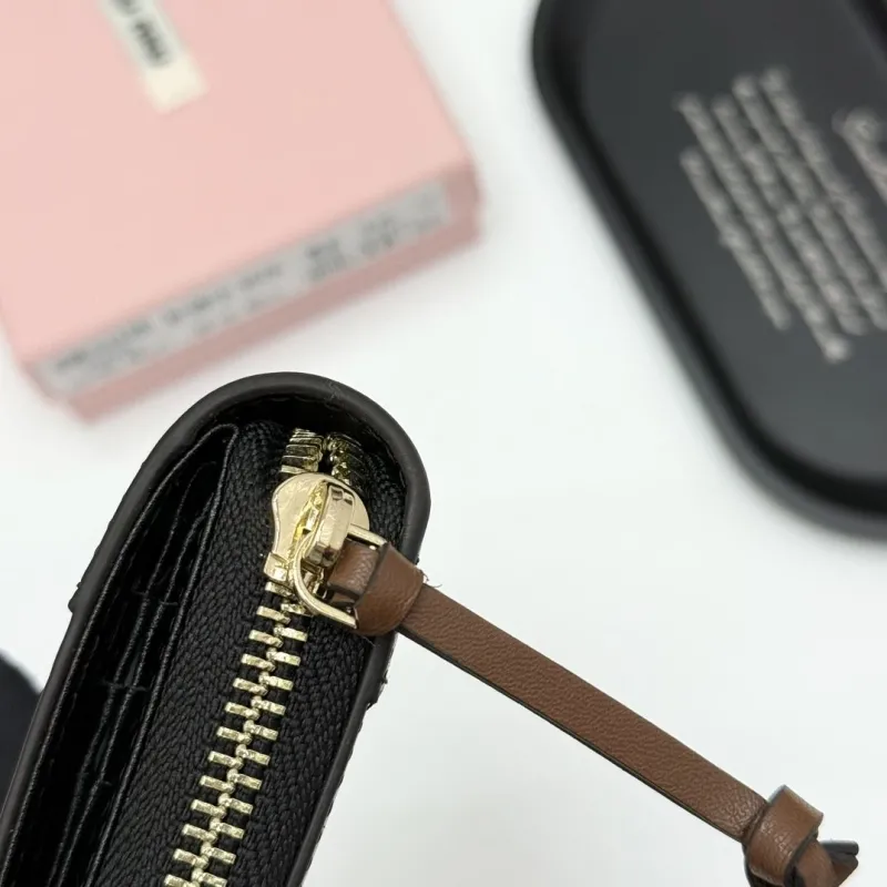 MIUMIU Black Leather Zip Wallet V07 - Image 9