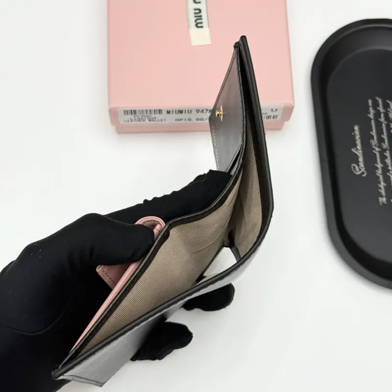 Miu Miu Black Leather Wallet with Pink Bows - Image 8