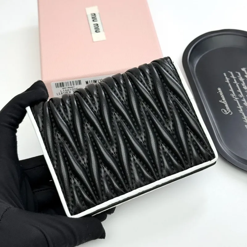 MIU MIU Black Leather Bifold Wallet - Image 4