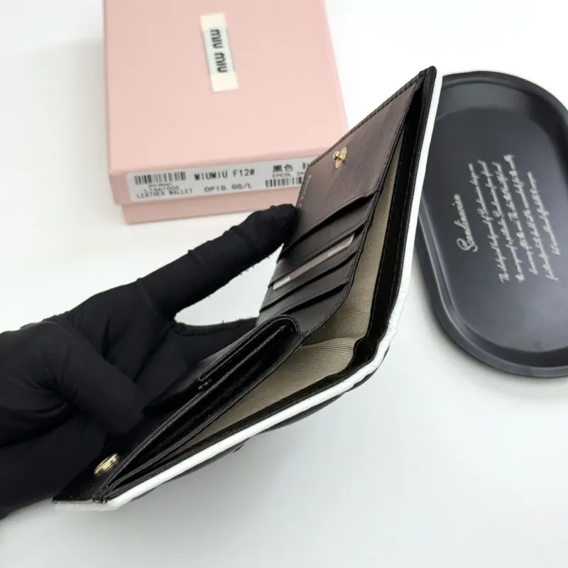 MIU MIU Black Leather Bifold Wallet - Image 7