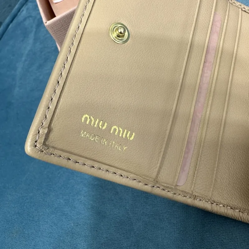 Miu Miu Light Beige Matelasse Leather Wallet - Image 7