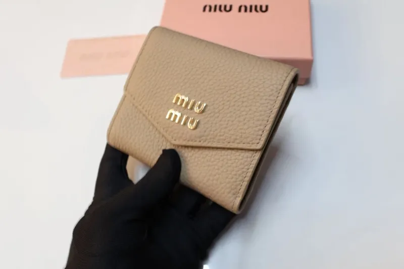 MIU MIU Women's Leather Compact Wallet - Image 10