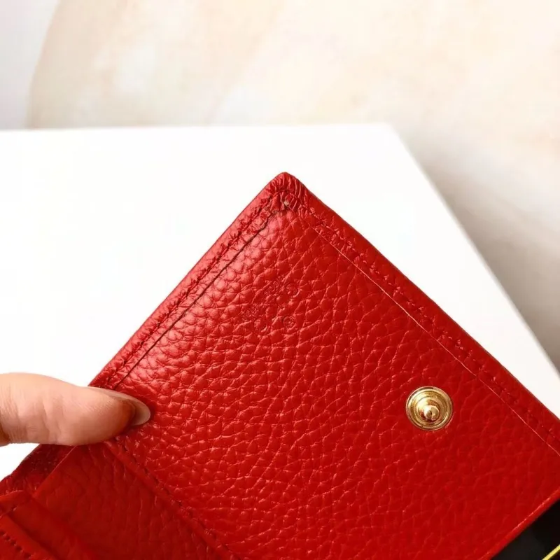 Gucci Red Leather Compact Wallet - Image 5