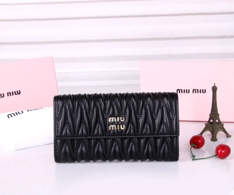 MIU MIU Black Leather Matelasse Wallet 186