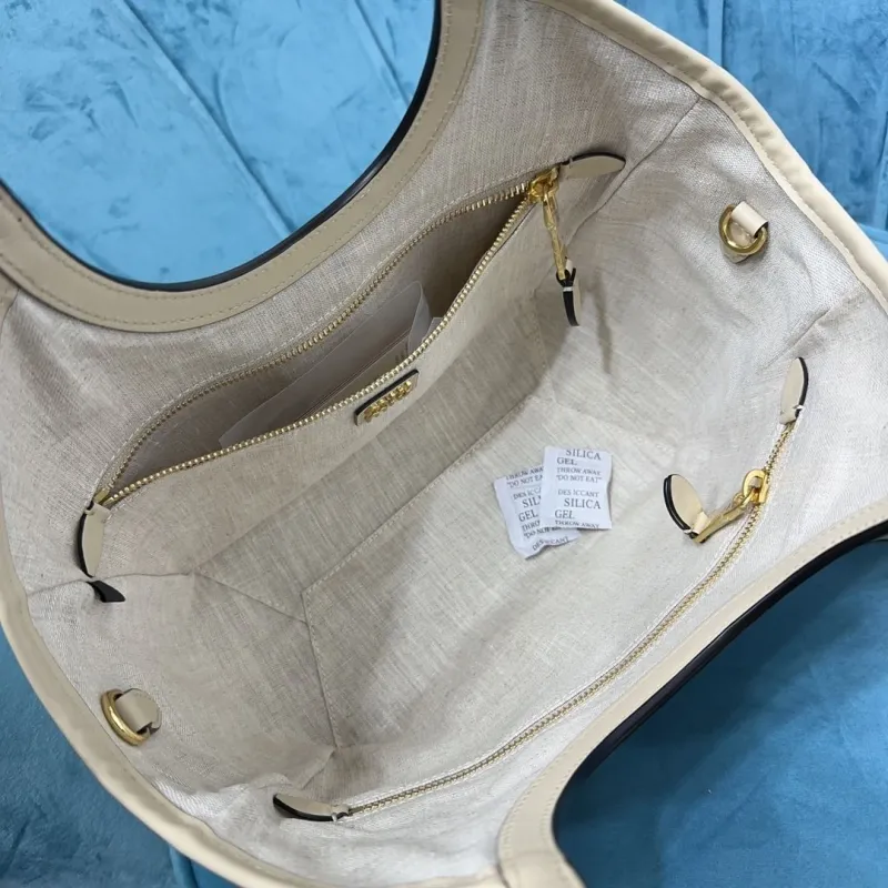 Miu Miu Cream Leather Tote Bag with Strap - Image 6