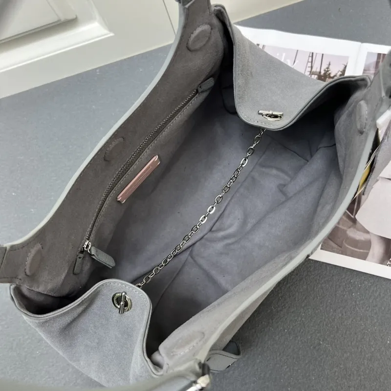 Coccinelle Gray Leather Shoulder Bag H08872 - Image 9
