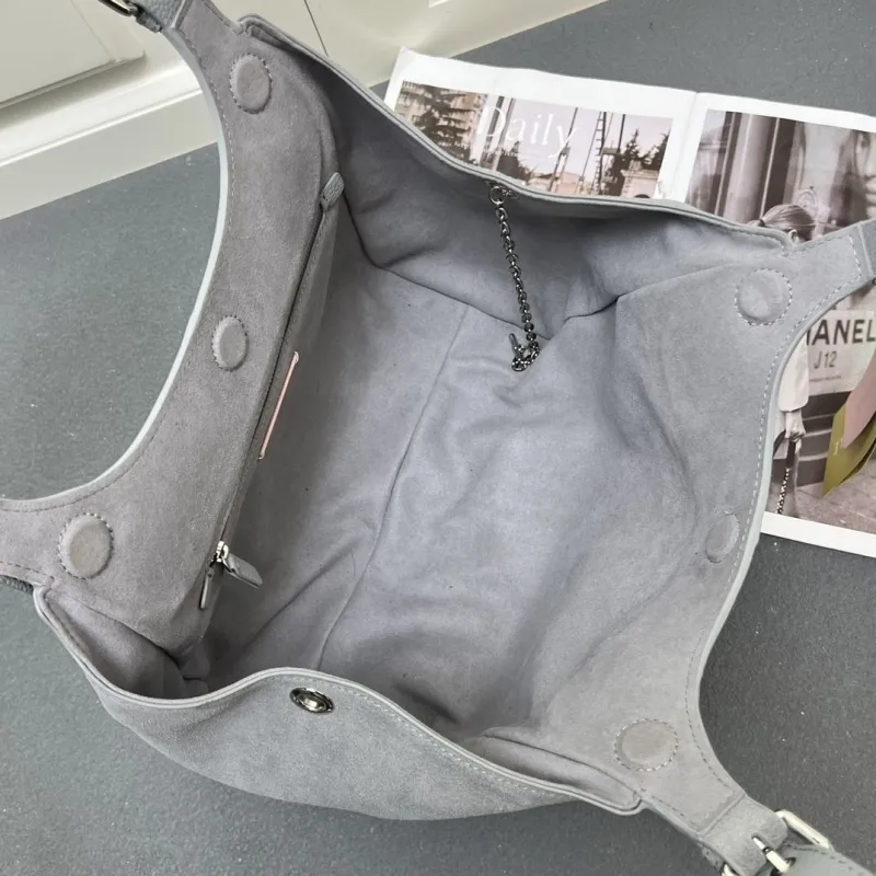 Coccinelle Gray Leather Shoulder Bag H08872 - Image 10