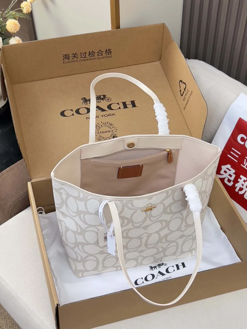 Coach White Signature Tote Bag - Image 5