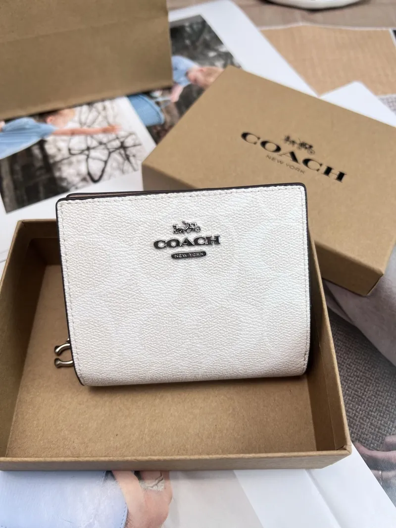 Coach White Bifold Wallet 43 - Image 3