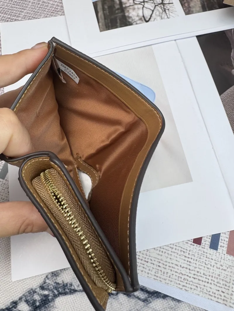 Coach Brown Leather Bifold Wallet - Image 8
