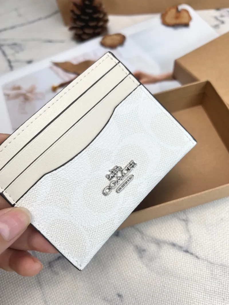 Coach White Leather Card Case - Image 3