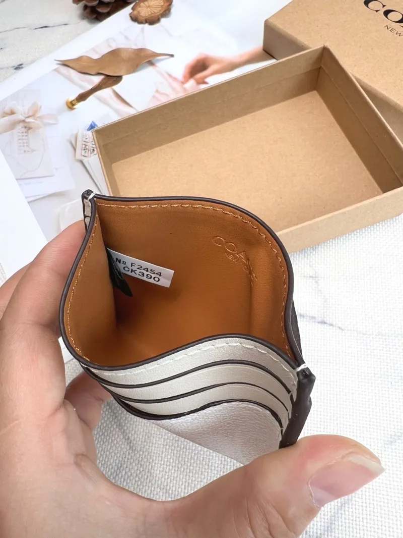 Coach White Leather Card Case - Image 8